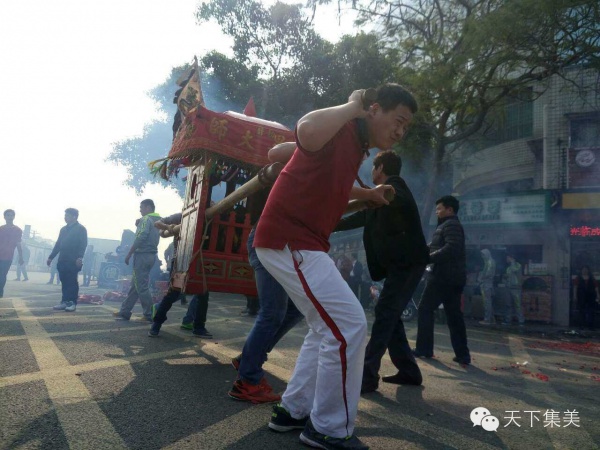 大年初六他們虔誠主祭真異大師