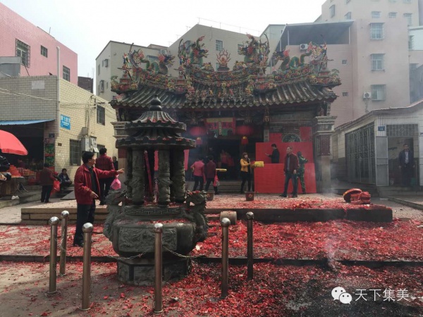 大年初六他們虔誠主祭真異大師