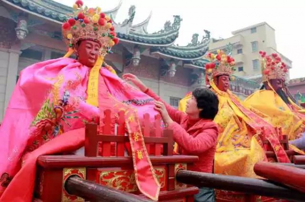 今天真熱鬧集美社刈香巡游祭開閩王！