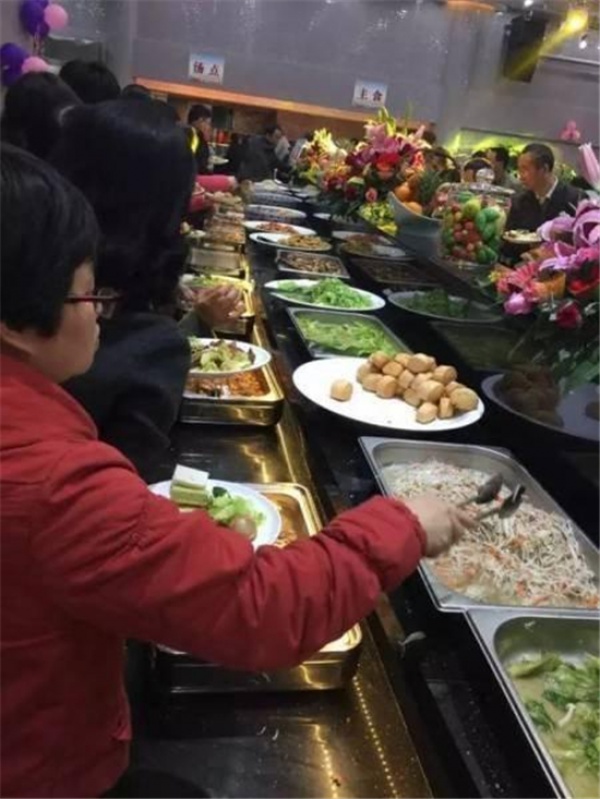 廈門大學(xué)餐廳25元自助餐2天被學(xué)生吃垮，不許吃了！