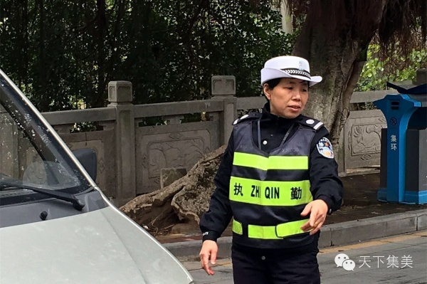 八年風雨堅守，她成為嘉庚路上“最靚麗風景”