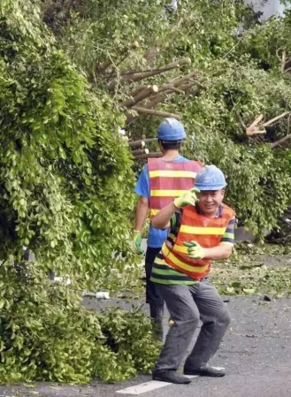 慘遭最強臺風蹂躪，廈門人居然還笑得出來