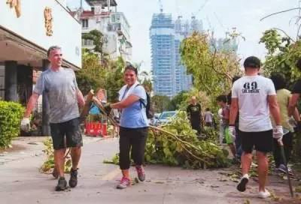 慘遭最強臺風蹂躪，廈門人居然還笑得出來