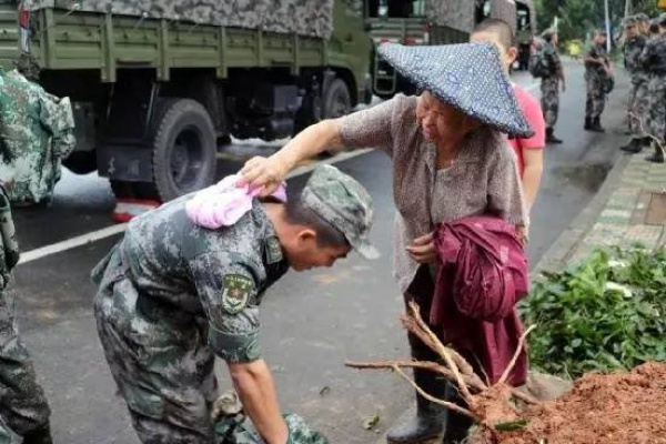 慘遭最強臺風蹂躪，廈門人居然還笑得出來