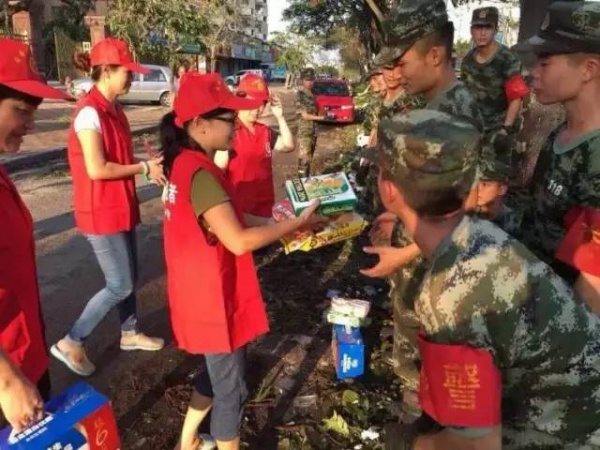 慘遭最強臺風蹂躪，廈門人居然還笑得出來