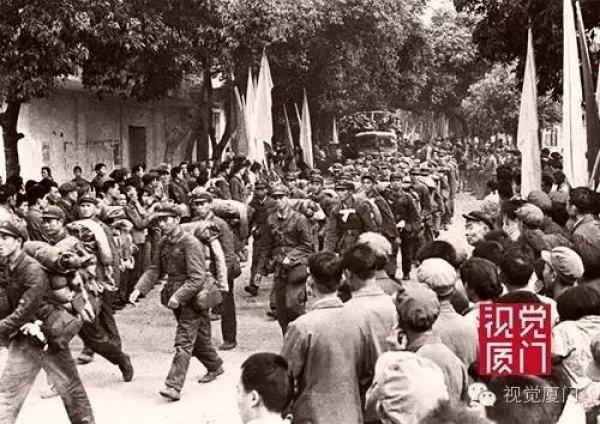 1949年的今天廈門解放，實(shí)拍國(guó)民黨黯然離別廈門的情景