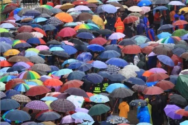 【多圖】震撼！國(guó)家非遺“送王船”在海滄鐘山舉行！大雨也澆不滅海滄人的熱情！！！