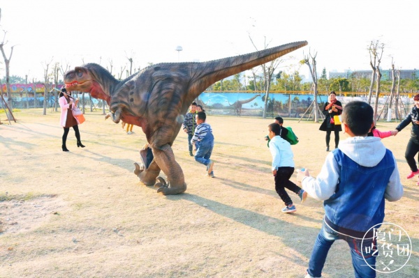 嚇尿！園博苑驚現(xiàn)“侏羅紀(jì)公園”，恐龍復(fù)活了？！