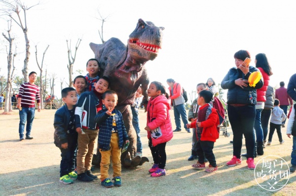 嚇尿！園博苑驚現(xiàn)“侏羅紀(jì)公園”，恐龍復(fù)活了？！