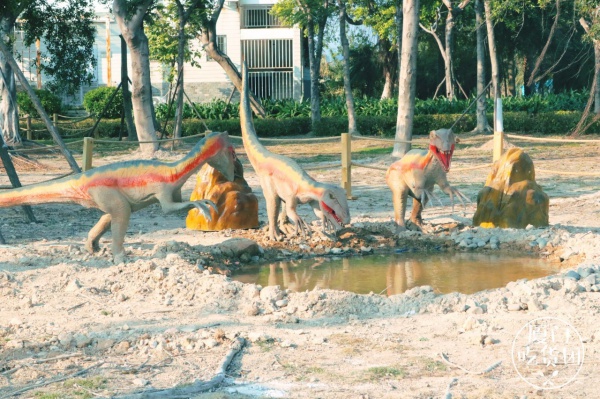 嚇尿！園博苑驚現(xiàn)“侏羅紀(jì)公園”，恐龍復(fù)活了？！