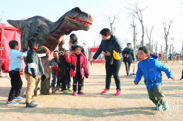 嚇尿！園博苑驚現(xiàn)“侏羅紀(jì)公園”，恐龍復(fù)活了？！