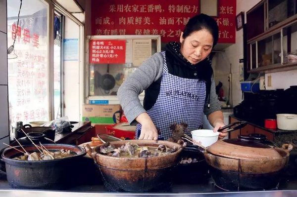 人均8元！這只鴨每天吃姜50斤，連新加坡都有它的粉絲……