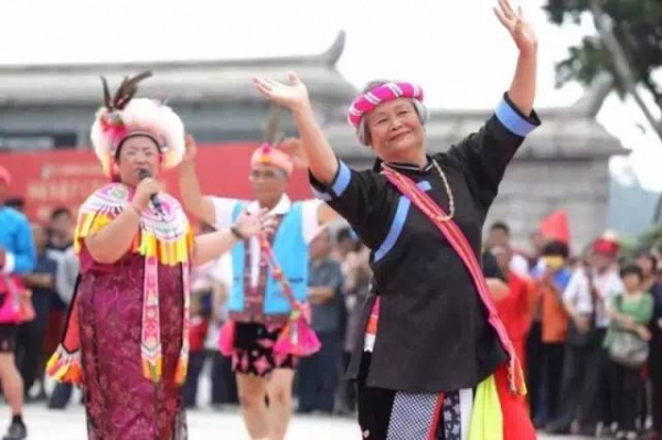 海滄又出名了！昨天幾千人在青礁慈濟(jì)祖宮同時(shí)做這事，轟動(dòng)整個(gè)廈門(mén)！