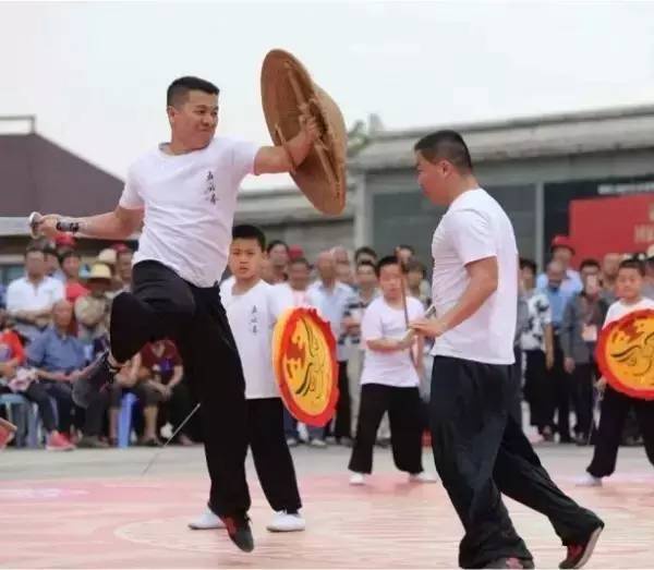 海滄又出名了！昨天幾千人在青礁慈濟(jì)祖宮同時(shí)做這事，轟動(dòng)整個(gè)廈門(mén)！