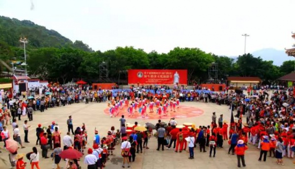 海滄又出名了！昨天幾千人在青礁慈濟(jì)祖宮同時(shí)做這事，轟動(dòng)整個(gè)廈門(mén)！