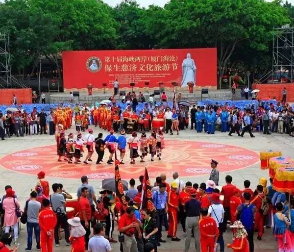 海滄又出名了！昨天幾千人在青礁慈濟(jì)祖宮同時(shí)做這事，轟動(dòng)整個(gè)廈門(mén)！