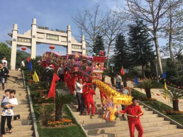 海滄又出名了！昨天幾千人在青礁慈濟(jì)祖宮同時(shí)做這事，轟動(dòng)整個(gè)廈門(mén)！