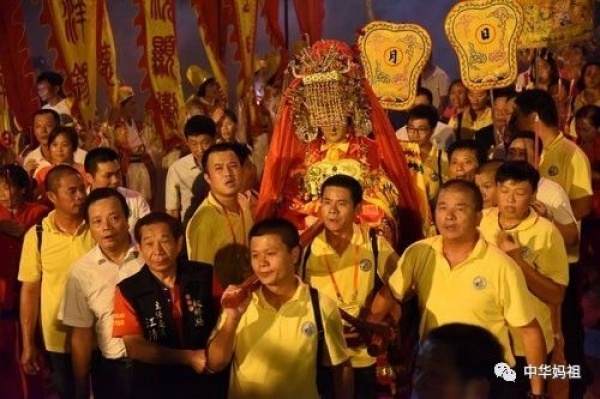 【媽祖】湄洲媽祖巡臺(tái)回鑾安座信眾熱情迎接