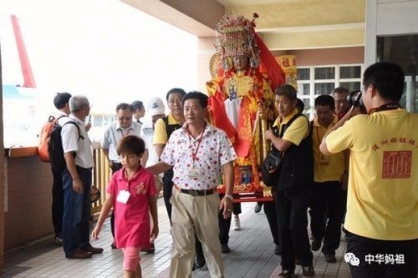 【媽祖】湄洲媽祖巡臺(tái)回鑾安座信眾熱情迎接