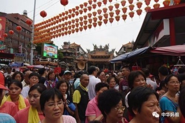 【媽祖】湄洲媽祖巡臺(tái)回鑾安座信眾熱情迎接