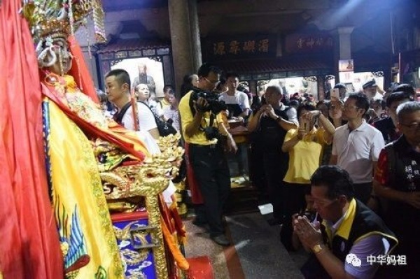 【媽祖】湄洲媽祖巡臺(tái)回鑾安座信眾熱情迎接