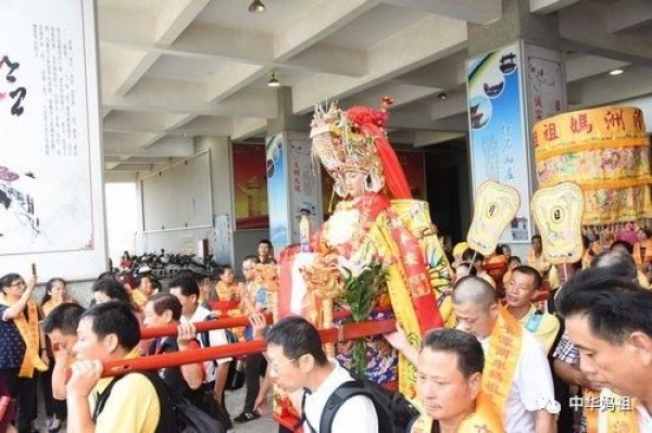 【媽祖】湄洲媽祖巡臺(tái)回鑾安座信眾熱情迎接