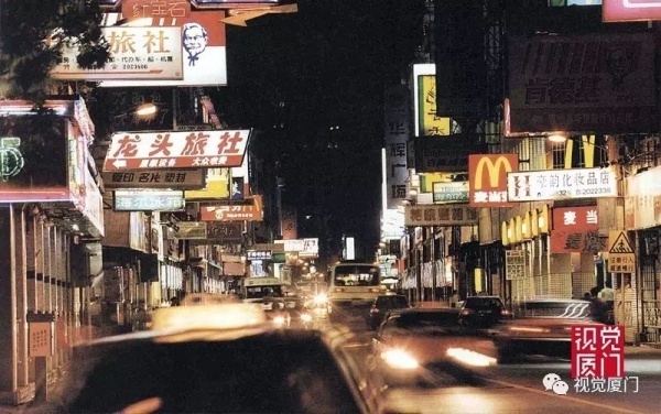 不同時期的廈門中山路夜景，90年代最美，現(xiàn)在效果如金磚